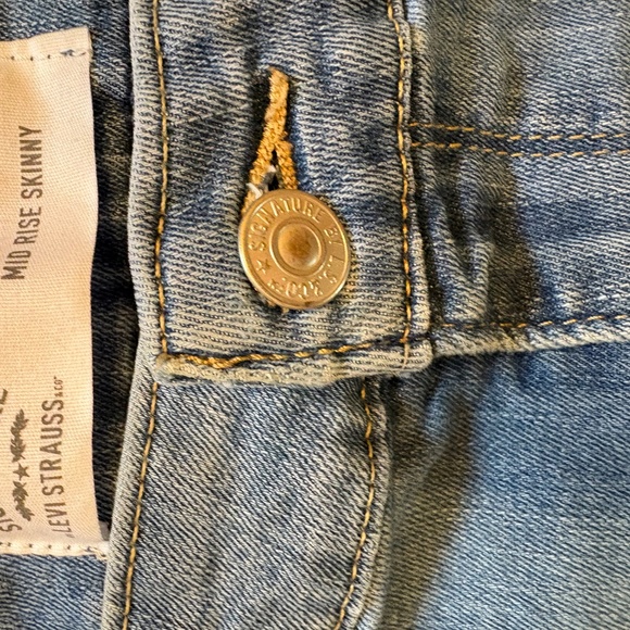 Levi’s Whimsical Nautical Handmade Embroidered Mid Rise Skinny Jeans - Picture 4 of 4